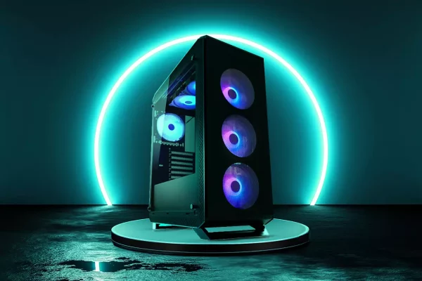 OZ-PC Gaming PC-Gehäuse 801B auf schwarzem Podest mit blauem Lichtkreis im Hintergrund
